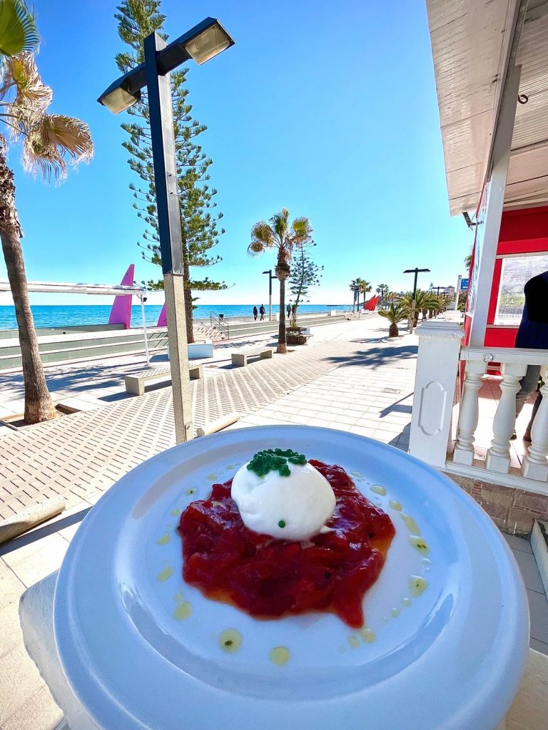Burrata con pimientos caramelizados